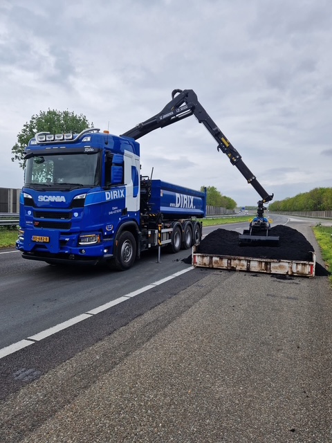 Transport van asfalt en grondstoffen